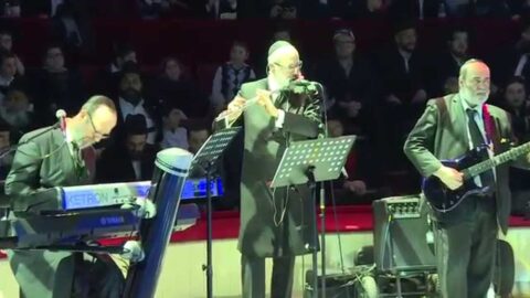 Youd Teth Kislev 5775 : "Pada Bechalom" chanté par Mendy Danow