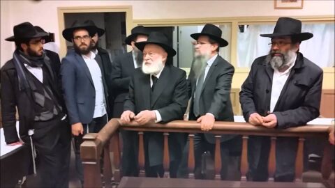 VIDÉO : visite du Rav Krinsky à la synagogue du 25 rue des Rosiers