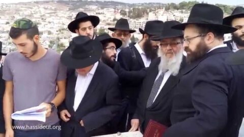 VIDÉO : premier Yortsaït du Rav Chmouel ע"ה Azimov au Har Hazeitim Jérusalem