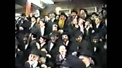 Roch Hodech Kislev : le Rabbi apparaît pour la première fois en public après son attaque cardiaque en 1977