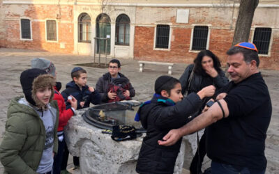 Photo du jour : un jeune Chalia'h fait Mivtsaïm au ghetto de Venise