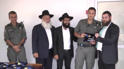 Distribution de Téfilines pour les soldats de Tsahal à la mémoire de ‘Hatamim Rav Elhanan Meir ע"ה Ladaev
