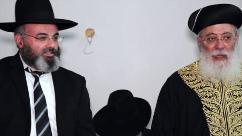 FONTENAY : Pose de la Mezouza du nouveau Centre Hillel en présence du Rav Chlomor Amar