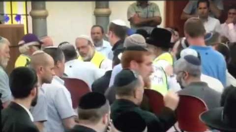 Nigoun "Daleth Bavot" et "Tsama Le'ha Nafchi" à la Levaya du Rav Mihaël Mark victime de l'attentat au sud de Hevron
