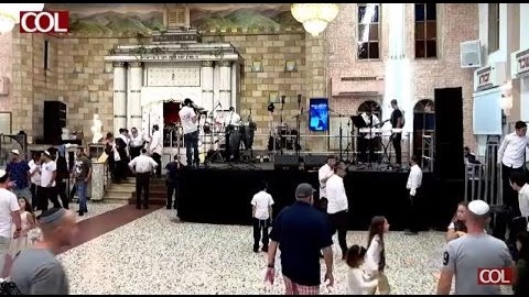 VIDÉO : Hakafot Chniot à Kfar Habad