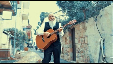 Vous pourrez acheter l'album de Aharon Sitbon "SheHecheyanu" sous peu, informations à venir