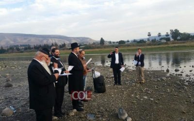 Le Grand Rabbin d&rsquo;Israël, Rav David Lau prie pour la pluie au lac de Tibériade