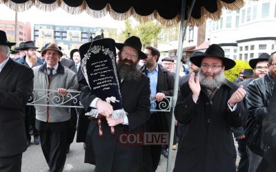 Grande Bretagne : Le Beth Habad d’Ilford inaugure un Sefer Torah à la mémoire du Rav Moshe Muller a’h