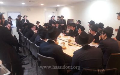 Farbrenguen de Youd Alef Nissan au Ohel pour les Français avec le Rav Berel Shemtov