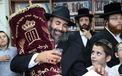 EN IMAGES. Inauguration d’un nouveau Sefer Torah au Beth Habad de Katamon