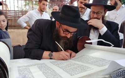 Israël : inauguration d’un nouveau Sefer Torah au Beth Habad de Maalé Adoumim
