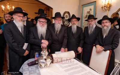 Crown Heights : inauguration d’un nouveau Sefer Torah à l’occasion du premier Yortsaït de Mme Myriam ע »ה Friedman (mère de Avraham Fried)