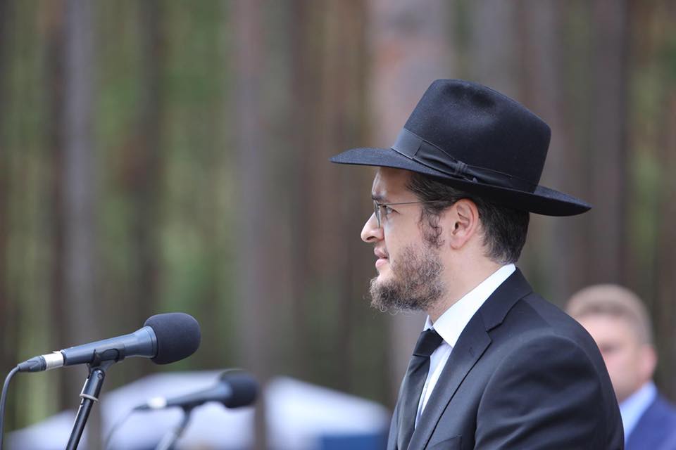 Biélorussie : le Rav Chnéor Deutsch, Chalia’h du Rabbi à Minsk, participe à un mémorial camp nazi de Maly Trostenets