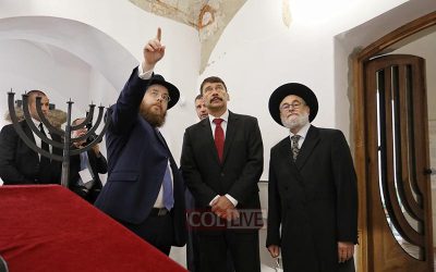 Hongrie : Le président hongrois János Áder participe à la réouverture d’une synagogue du 13ème siècle par le mouvement Habad