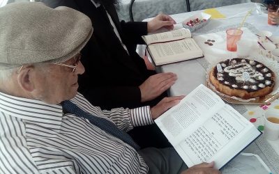 Mazal Tov ! Il fête son 100ème anniversaire dans la Souccah