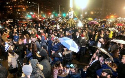 Etats-Unis : Allumage public d’une Hanoukia géante et concert hassidique à Brooklyn
