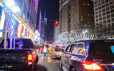 Hanouccah 5779 à New York: Grande parade de voitures avec Hanoukiyot dans les rues de Manhattan