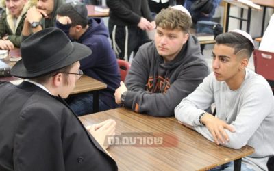 Rencontre émouvante entre les élèves d’un Lycée technologique et les élèves de la Yéchiva Loubavitch de Jérusalem