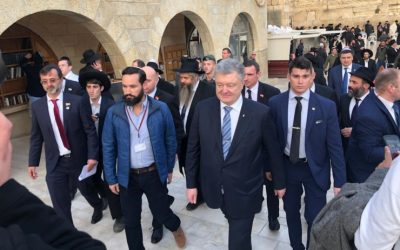 Des Chlou&rsquo;him du Rabbi accompagnent le président ukrainien Petro Poroshenko lors de sa visite en Israel