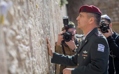 Aviv Kohavi, le nouveau chef d&rsquo;état-major des forces de défense israéliennes, se rend au Kotel
