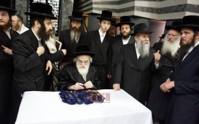 Ukraine : Le Rabbi de Vizhnitz et plusieurs centaines de ses Hassidim ont passé Chabbat au Centre Loubavitch « Menorah » de Dniepr
