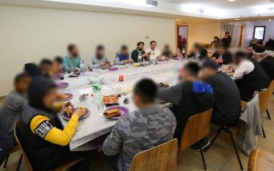 Pour la première fois: 20 jeunes juif sauvés de villages arabes ont participé à un « Circuit des Bar Mitsva » au Mur des Lamentations