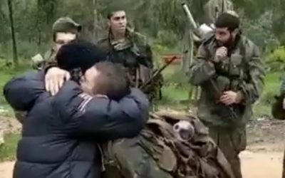 VIDEO: Un soldat Golani « Boded » de France, surpris de voir son père, tombe en larmes dans ses bras