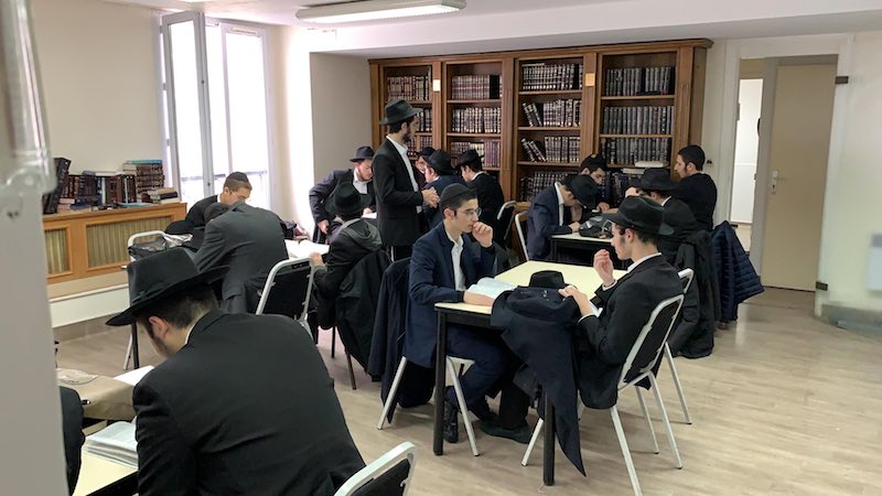 Fin de Tichri 5781  : « Seder Bein Hazmanim » pour les Ba’hourim au Beth Loubavitch 8, rue Lamartine Paris 9ème