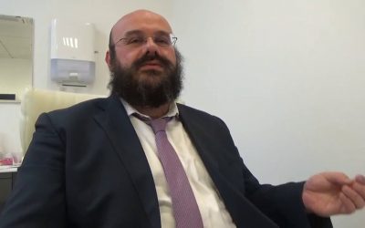 La Hagada de Pessah : Commentaires & histoires, sur la signification des étapes du Seder!