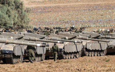 Les Forces de défense israéliennes déploient des troupes à la frontière de Gaza, en préparation à une escalade
