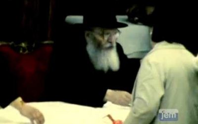 Vidéo inédite du Rabbi lors d’un rassemblement des femmes Habad