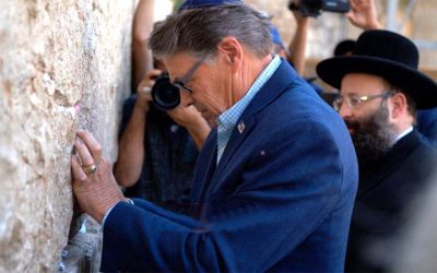 Jérusalem : M.James Richard Perry, secrétaire à l&rsquo;Énergie, visite le Kotel avec son épouse