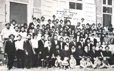 Photo du jour : Le séminaire d’étude de la Jeunesse Loubavitch, en août 1975, à Beth Rivkah