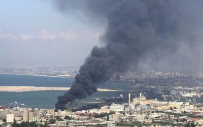 Israel : Immense incendie dans l’usine pétrolière de Haïfa