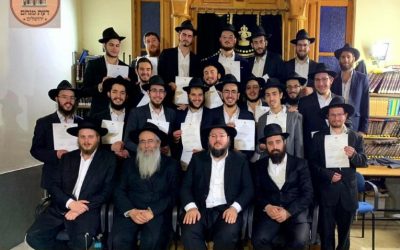 Daat Menahem : Remise des diplôme de Smi&rsquo;ha aux élèves du programme de Rabbanout par le Rav Michael Abichid