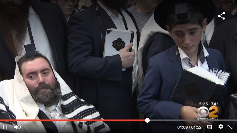 CBS NewYork TV : « Un rabbin atteint d’une SLA en phase terminale se rend à New York pour la Bar Mitsva de son fils »