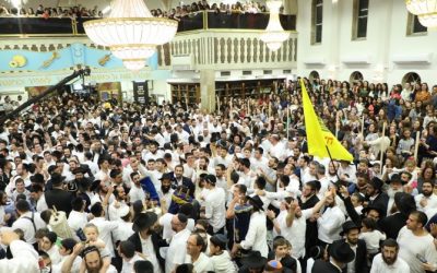 EN IMAGES. Hakafot Cheniot à Kfar Habad
