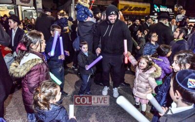EN IMAGES. Simhat Beth Hachoéva avec les enfants de Crown Heights