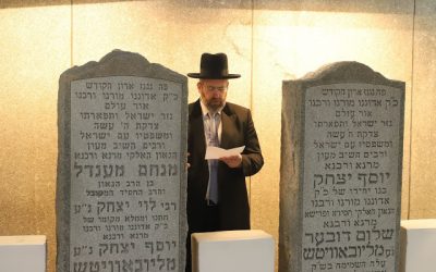 Le Rav Meir Lau, Grand Rabbin d’Israel, se rend au Ohel du Rabbi