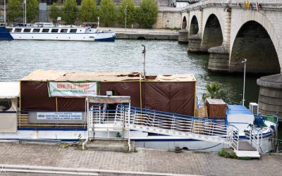 EN IMAGES. « Boat&rsquo;Habad » pour les étudiants du 13ème, une Souccah sur une péniche en plein Paris