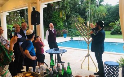 Allumage de la première bougie de &lsquo;Hanouccah au domicile du Consul de France à Miami