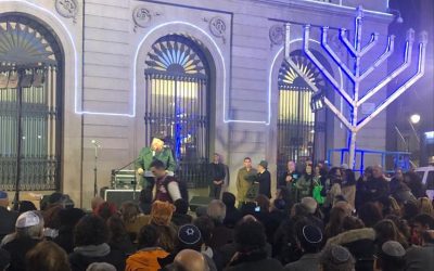 Barcelone : Allumage public de ‘Hanouccah 2019 sur la Place S. Jauma, en présence de membres du gouvernement Catalan