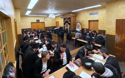 Préparation  à Youd Chevat 5780 : 53 Ba&rsquo;hourim et Avre&rsquo;him français ont participé au Seder Si&rsquo;hot la petite Shul du 770