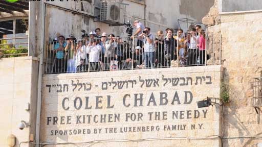 Confinement en Israel : Les restos du coeur du Kolel ‘Habad livrent aux portes des nécessiteux
