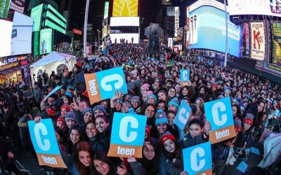 VIDEO.  Plusieurs milliers d’adolescents juifs de l’organisation CTeen se rassemblent sur Times Square