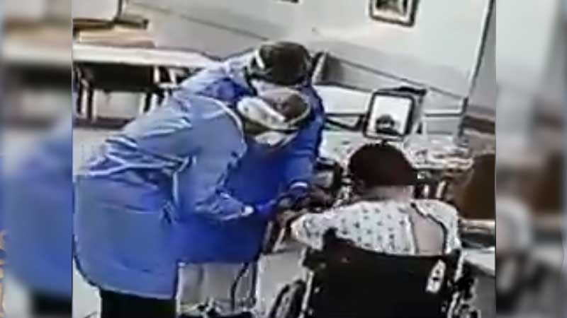 Vidéo d’infirmiers arabes mettant les Téfilines à un patient juif infecté, dans une clinique de Tel Aviv