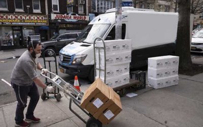 Confinement : la ville de New York distribue des repas casher gratuits pour les habitants de Crown Heights