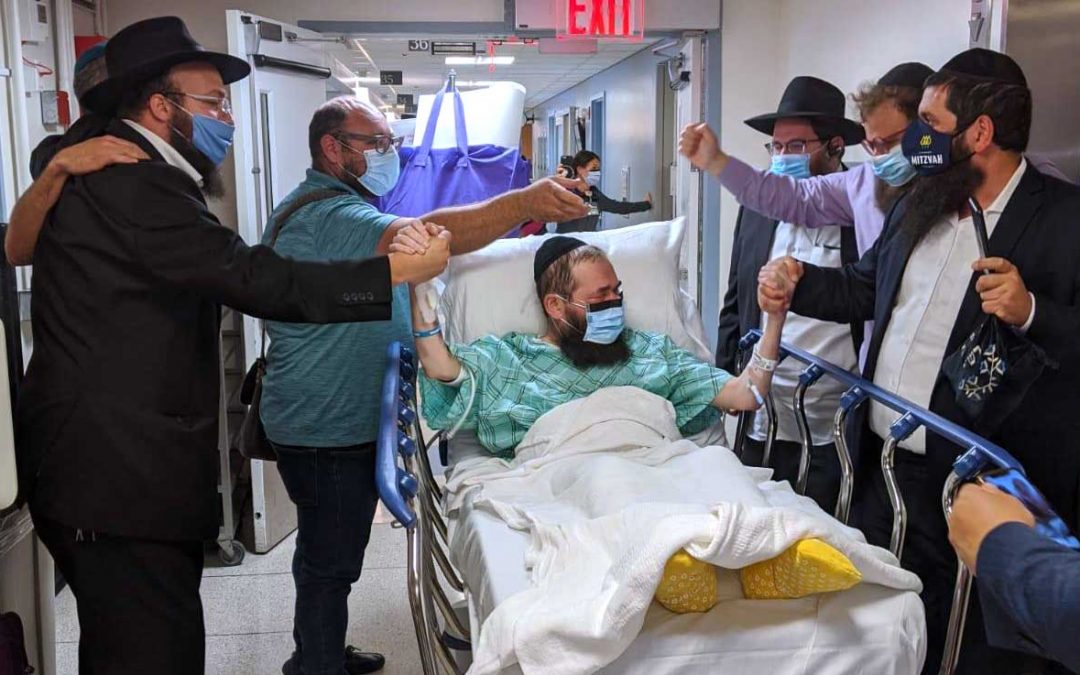 Après 158 jours en réanimation à cause du Covid-19, le Rav Yehouda Dukes a été transféré dans un centre de convalescence