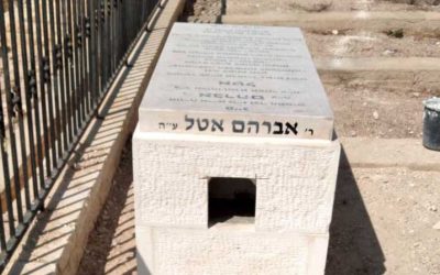 Pose de la Matséva de Reb Avraham a&rsquo;h Attal dans le carré Habad du Har Hazeitim – Jérusalem