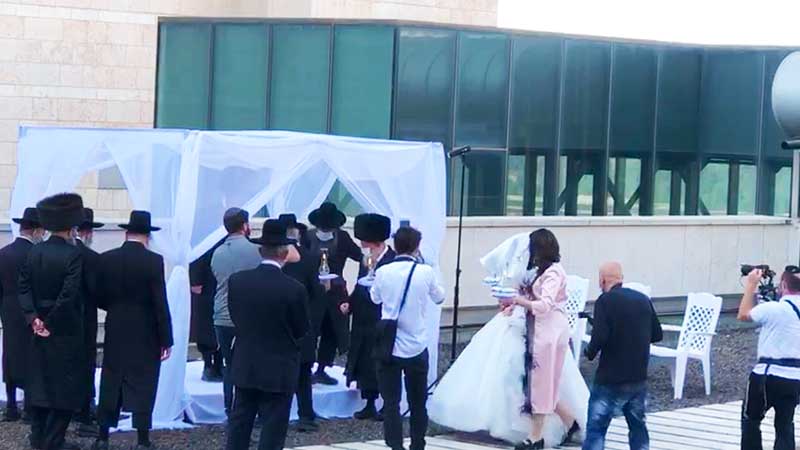 Jérusalem : Cérémonie de mariage, sous la fenêtre du père du marié, dans un état grave à l’hôpital Hadassah